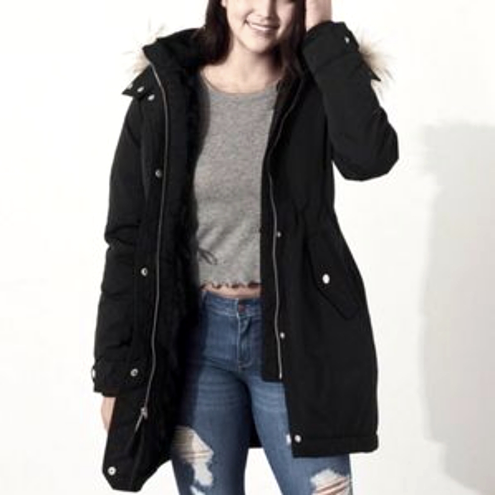 **SOLD** HOLLISTER COZY LINED DOWN FILL PARKA!!